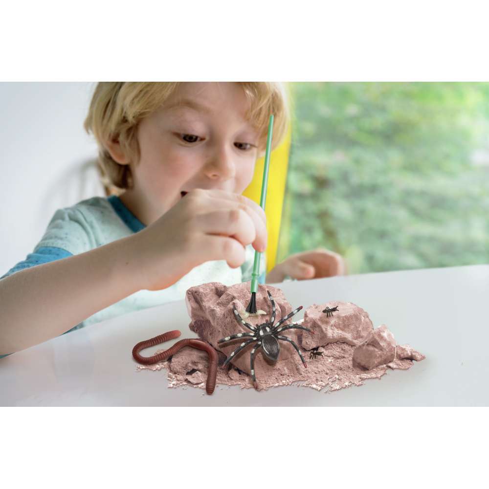 KidzLabs - Creepy Crawly Digging Kit